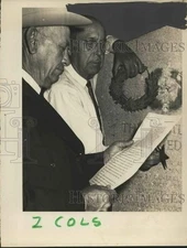 1965 Press Photo Sheriff Bill Hauck, Mr. Rodriguez at damaged monument, Texas