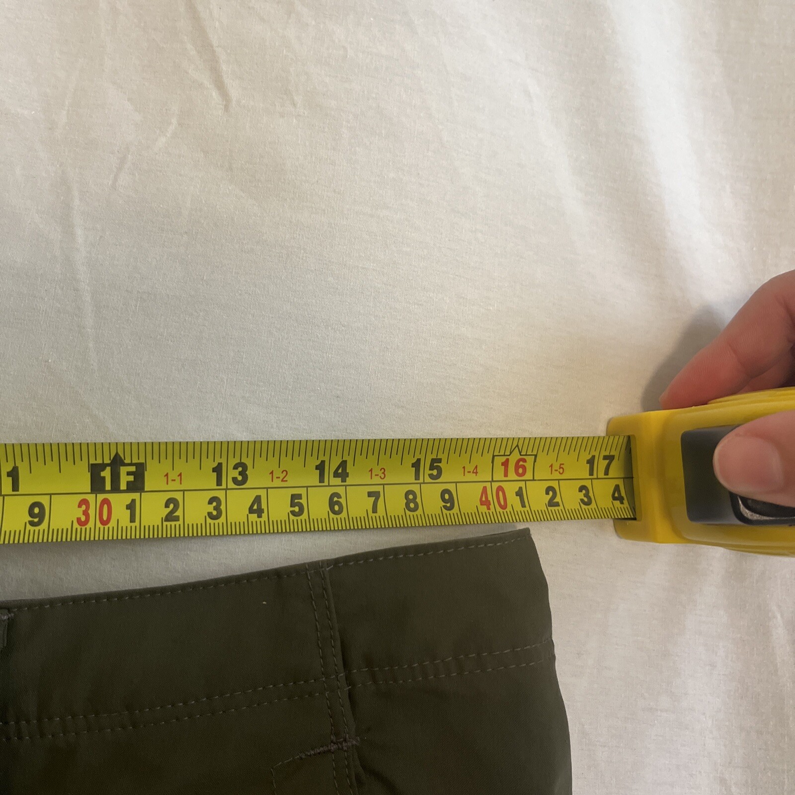 Women&rsquo;s Columbia Grt Green Pants Size 12 Cargo Performance Hiking Nylon Wide Leg