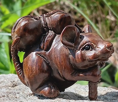Antique Japanese Carved Box Wood Netsuke Mouse Rat With Rice Bails