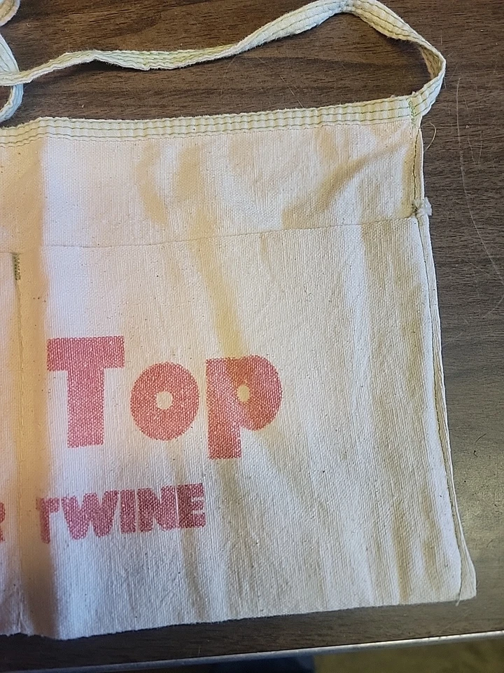 Cordel empacadora de heno de granja con tapa roja vintage, herramienta de tela, delantal de uñas Foto 4 de 4