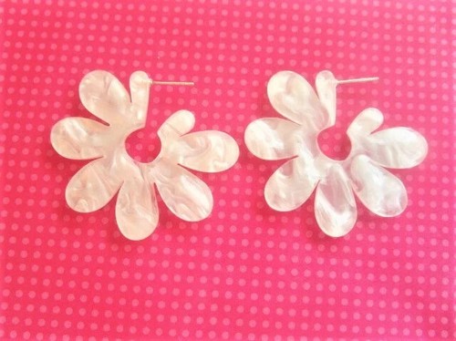 Acrylic daisy earrings - Foto 7 di 7