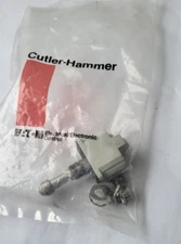 CUTLER-HAMMER MS27408-1A 20a TOGGLE SWITCH