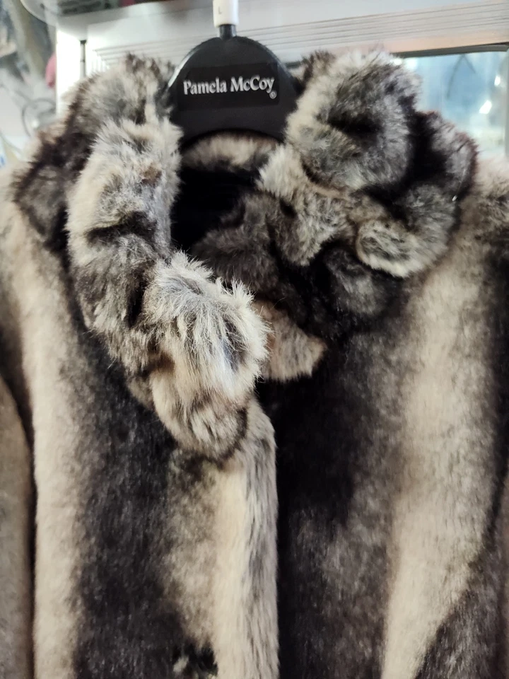 Casaco longo feminino de pele sintética Pamela McCoy Collections lindo! Macio! Tamanho GRANDE - Imagem 3 de 4