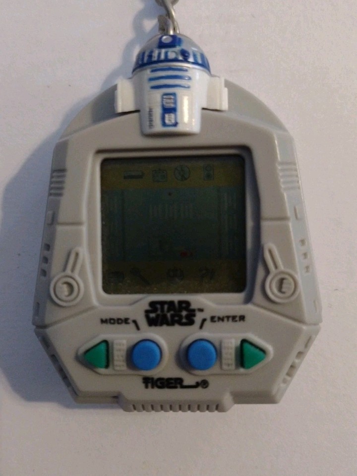 Star Wars 1997 Tiger Electronics Game Yoda GIGA Pet Hand Held