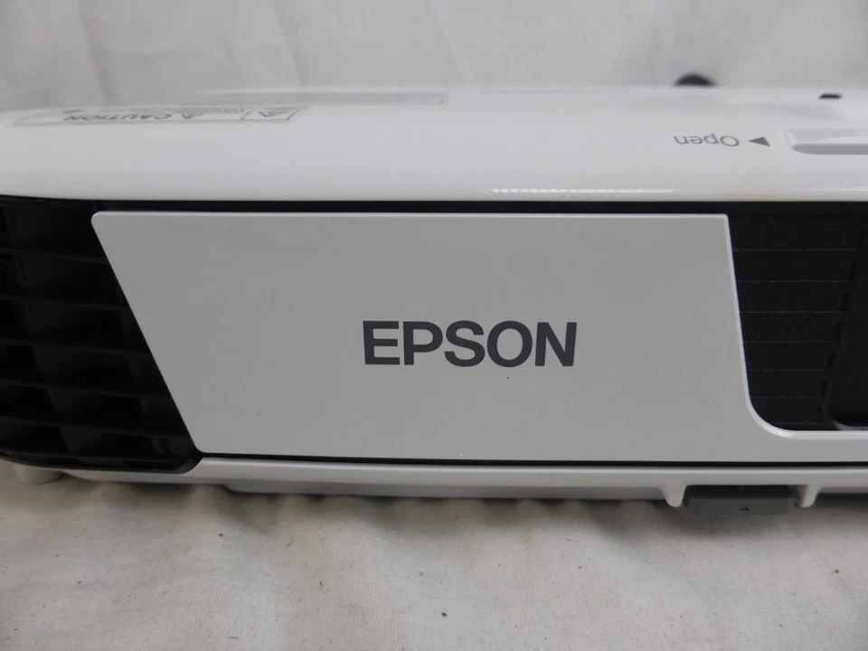 Epson EB X31 Projector 3LCD 3200 Lumens HDMI with Remote Working - Image 2 of 4