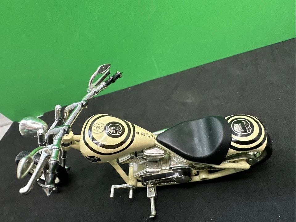 SDMF Chopper Motorcycle 357 Custom. Low Rider Skulls Diecast 1:16 - Image 3 of 4