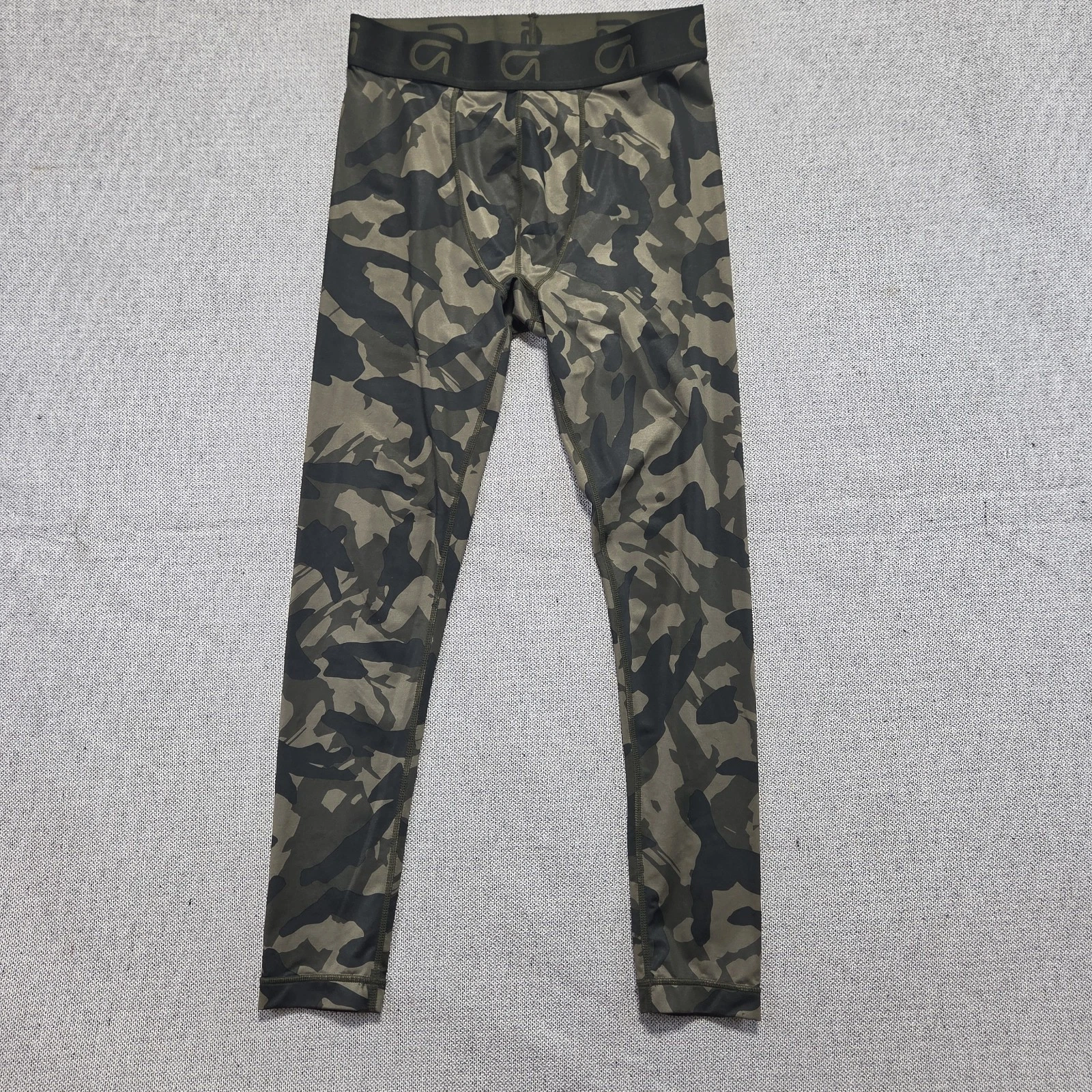 Gap Fit Cmpression Base Layer Tights, Camo SIZE M