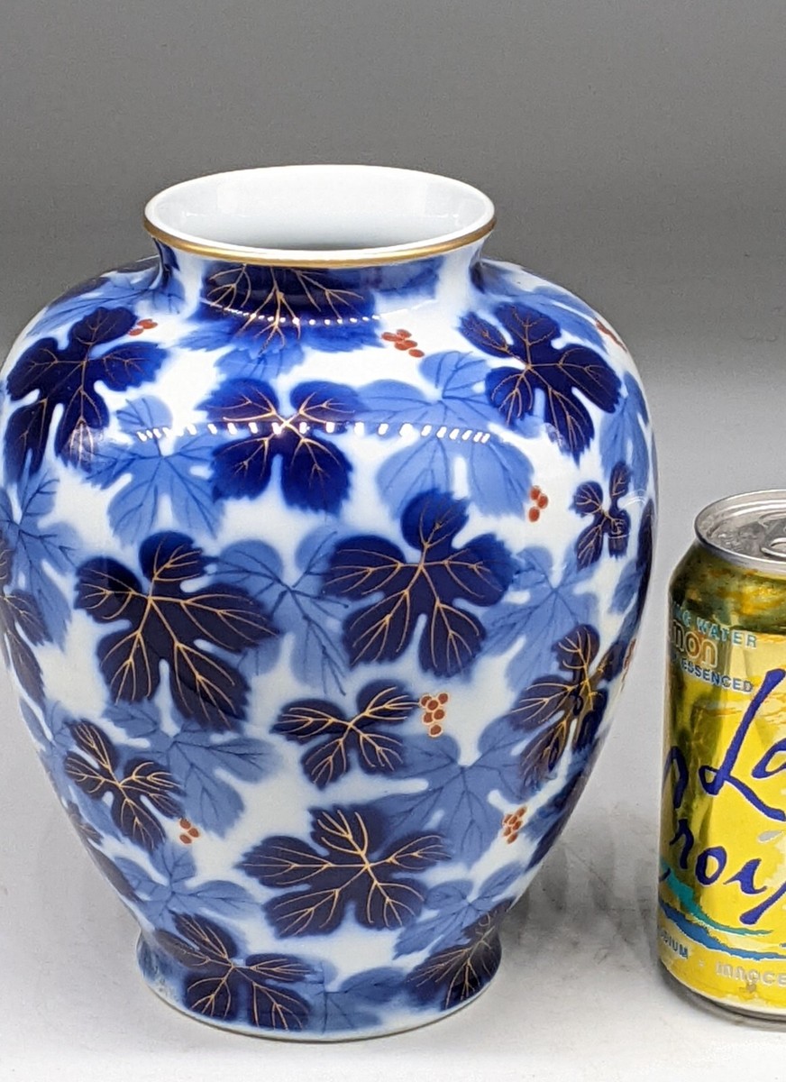 Fukagawa Seiji Arita Japanese Porcelain Aralia Leaves
