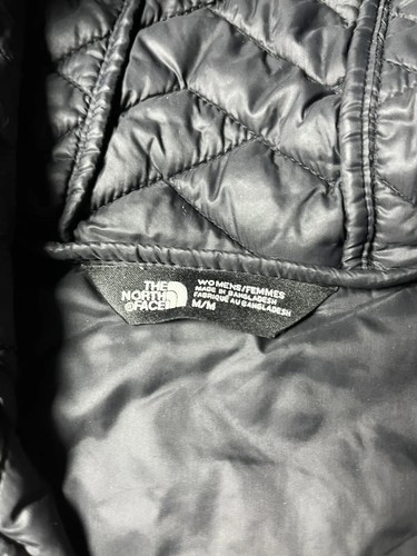 The north face puffer jacket size Medium womans - Picture 4 of 4