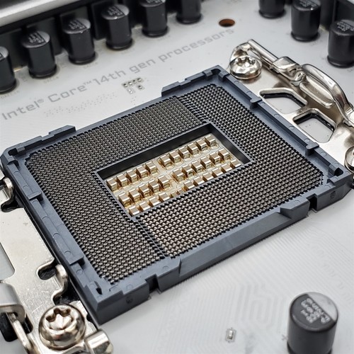 GIGABYTE Z790 AORUS PRO X (LGA 1700/ Intel/ ATX/ DDR5/ PCIe 5.0) -NOT WORKING- - Bild 7 von 8