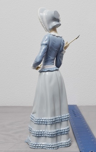 Preciosa Estatuilla Lladro Retirada “Pequeña Dama Aranjuez” #4879 Sin Sombrilla REPARADA - Imagen 6 de 10