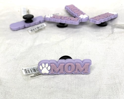 ๐พ CROCS Jibbitz PET MOM Dog Cat Mom Shoe Charm Paw Print NWT ๐๐โโฌ - Picture 2 of 4