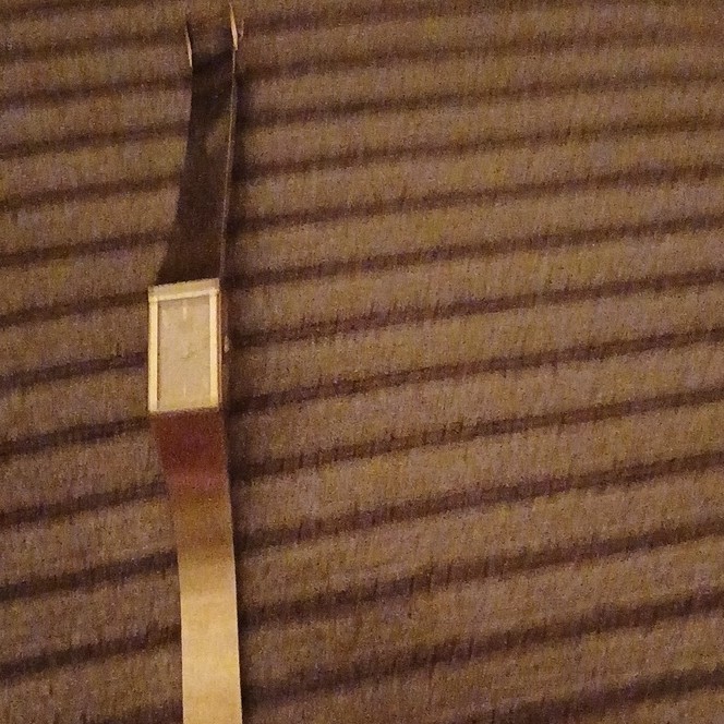 Classic Silver Rectangular Analog Wristwatch Meta… - image 1