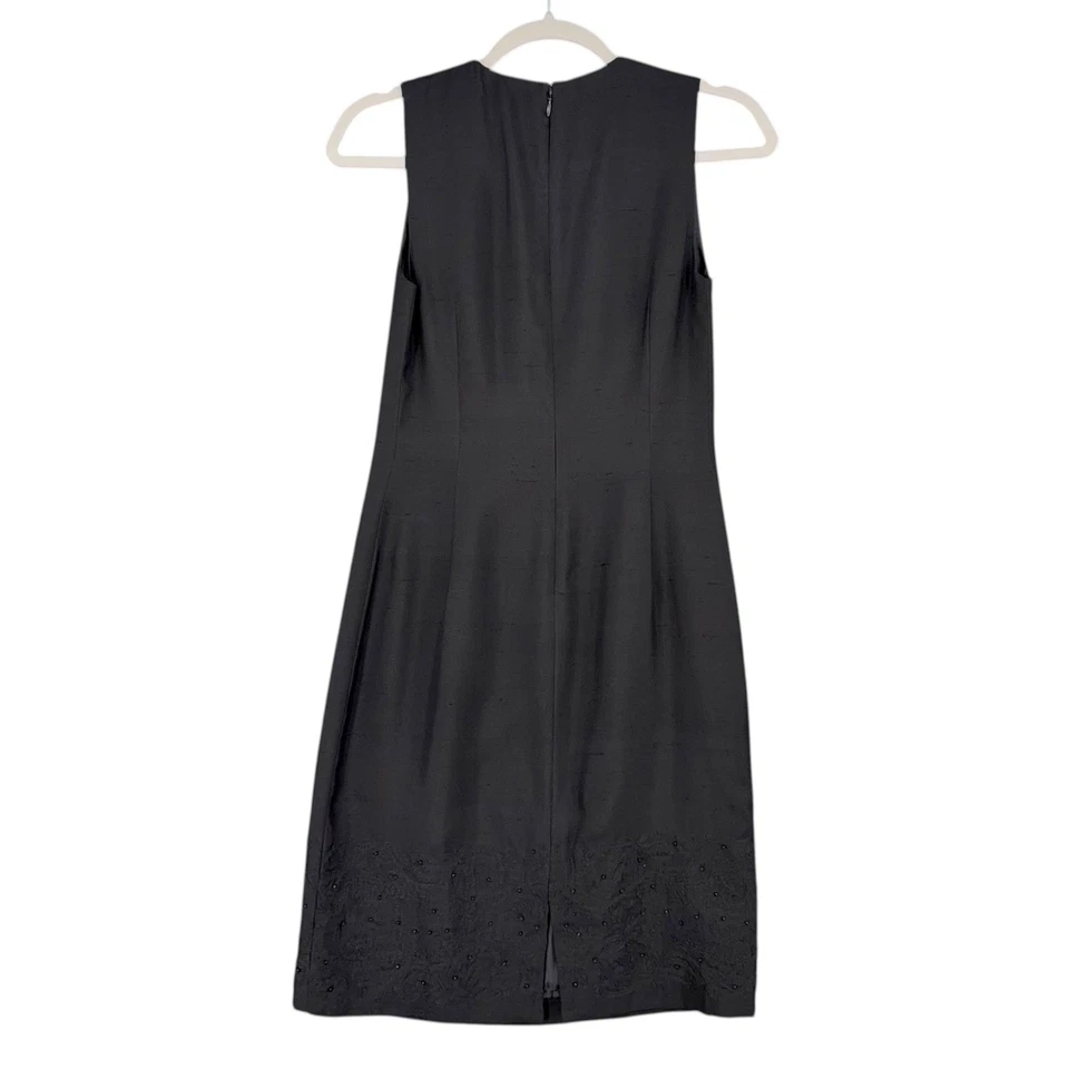 Vestido Vaina Talbots Petites Negro Seda Sin Mangas con Dobladillo de Ojales Talla 2P Foto 2 de 4
