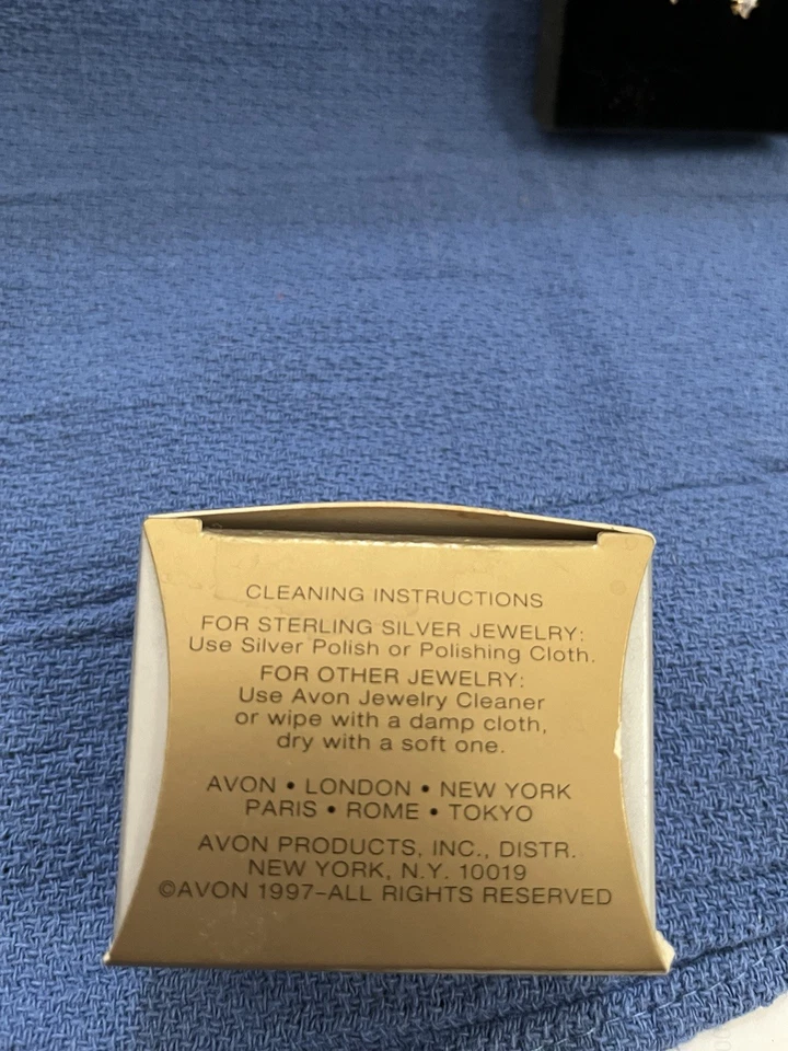 Pendientes perforados Avon estilo diamante circonita cúbica pera - postes de acero quirúrgico - NUEVOS EN CAJA Foto 4 de 4