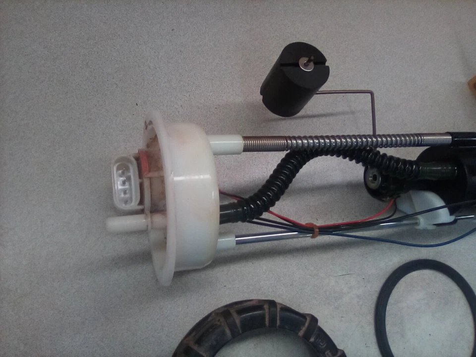 2012 Polaris Sportsman XP 850 HO топливный насос отправитель Bosch oem - Изображение 4 из 4