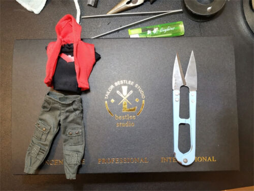 Juego de chalecos con capucha roja 1/12 ropa accesorios para Mezco modelo de figura de 6 - Imagen 4 de 5