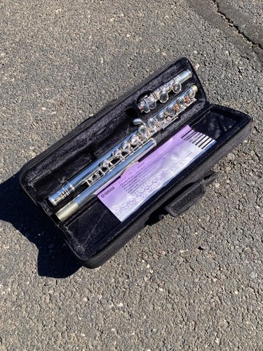 Flauta enchapada en plata Yamaha YFL-514 con estuche rígido hecha en Japón - Imagen 2 de 4