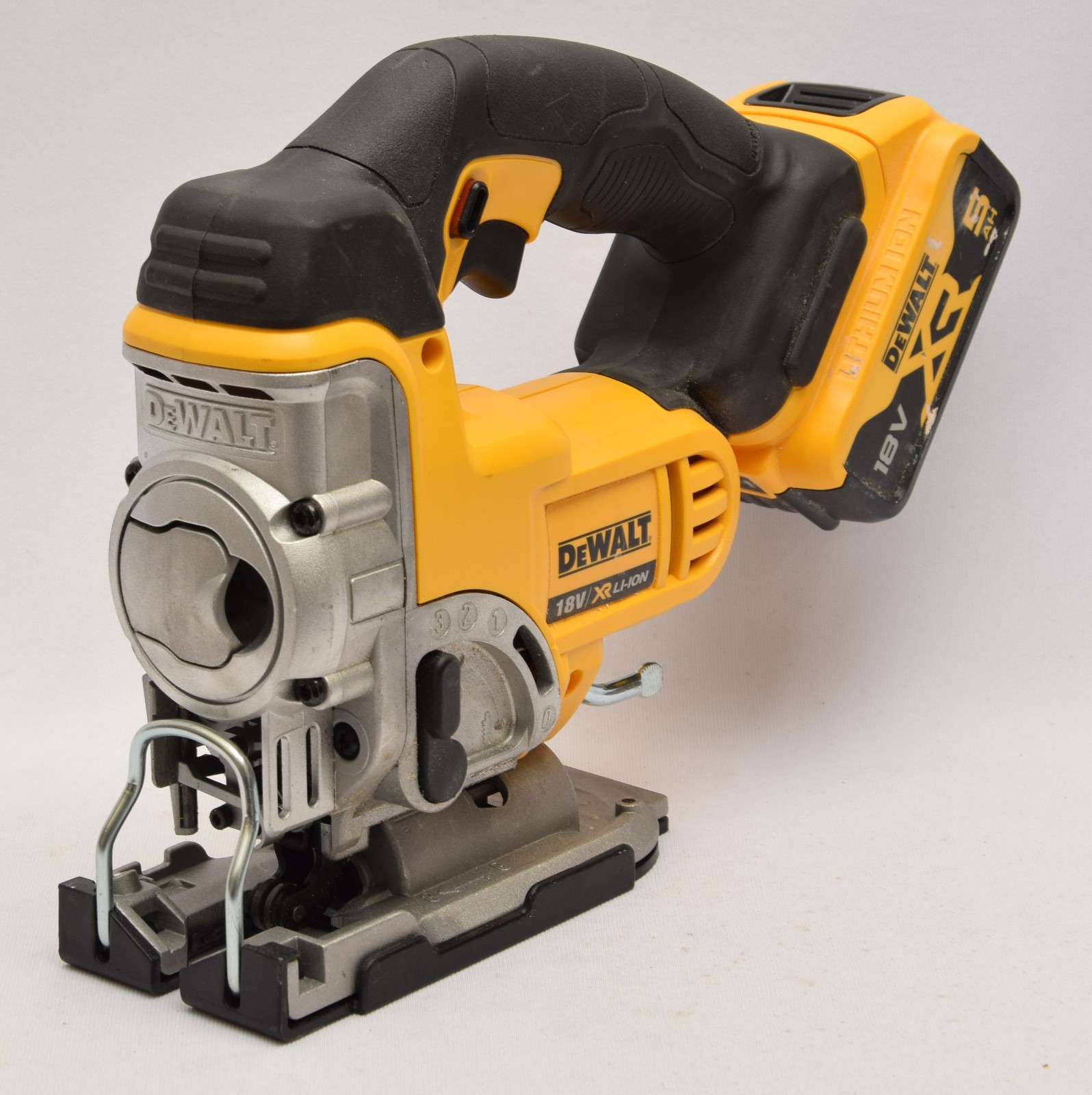 Dewalt DCS331 18V XR Cordless Pendulum Jigsaw & 5.0Ah Battery (U)