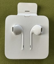 Apple EarPods Lightning Connector White Wired A1748 NEW NWOT Earbuds Headphone