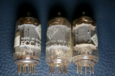 3 - TELEFUNKEN TUBES BY TEKTRONIX / 1 - 12AX7 ECC83 2 - 12AU7