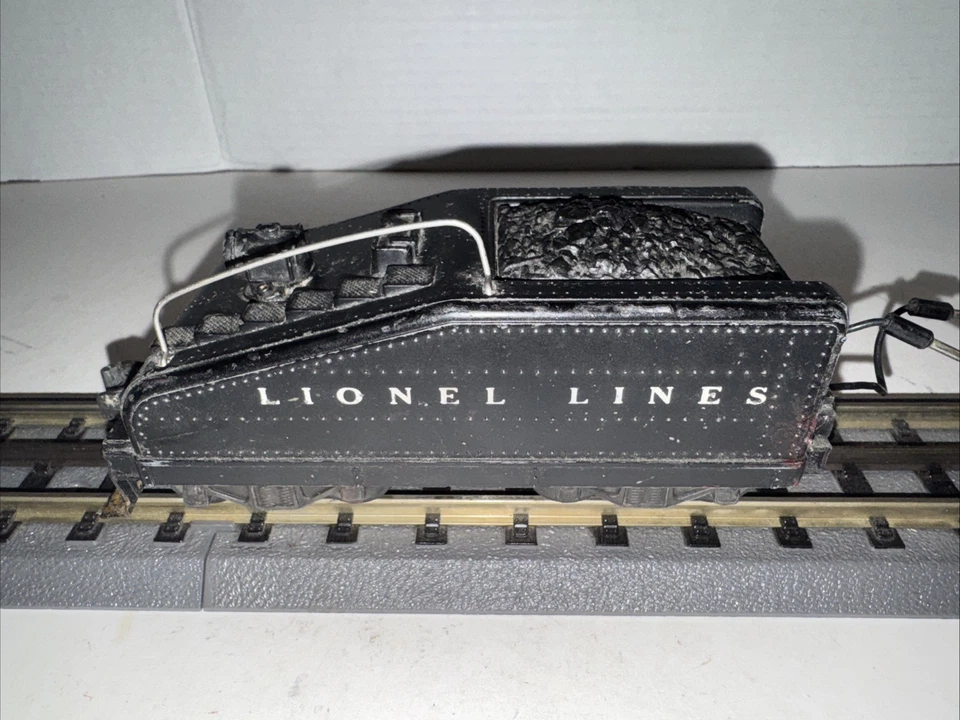 LIONEL O GAUGE 2403B SLOPE BELL TENDER WORKS AND BACK LIGHT - Image 2 of 4