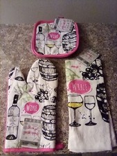 KITCHEN TOWEL OVEN MITT POT HOLDER SET. BOX 13. D