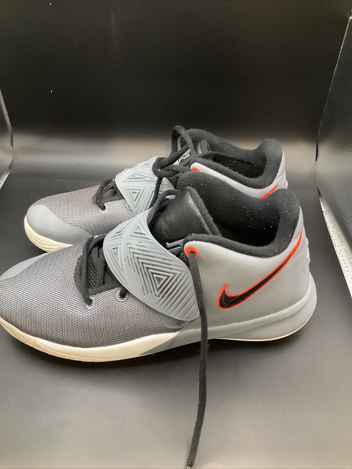 Nike Kyrie Flytrap III BQ5620004 Boys Gray Basketball Shoes SZ 6Y eBay