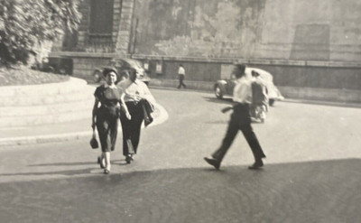 1949 Rome Italy Street Scene People Walking Cars Original Real Old Photo P13za46