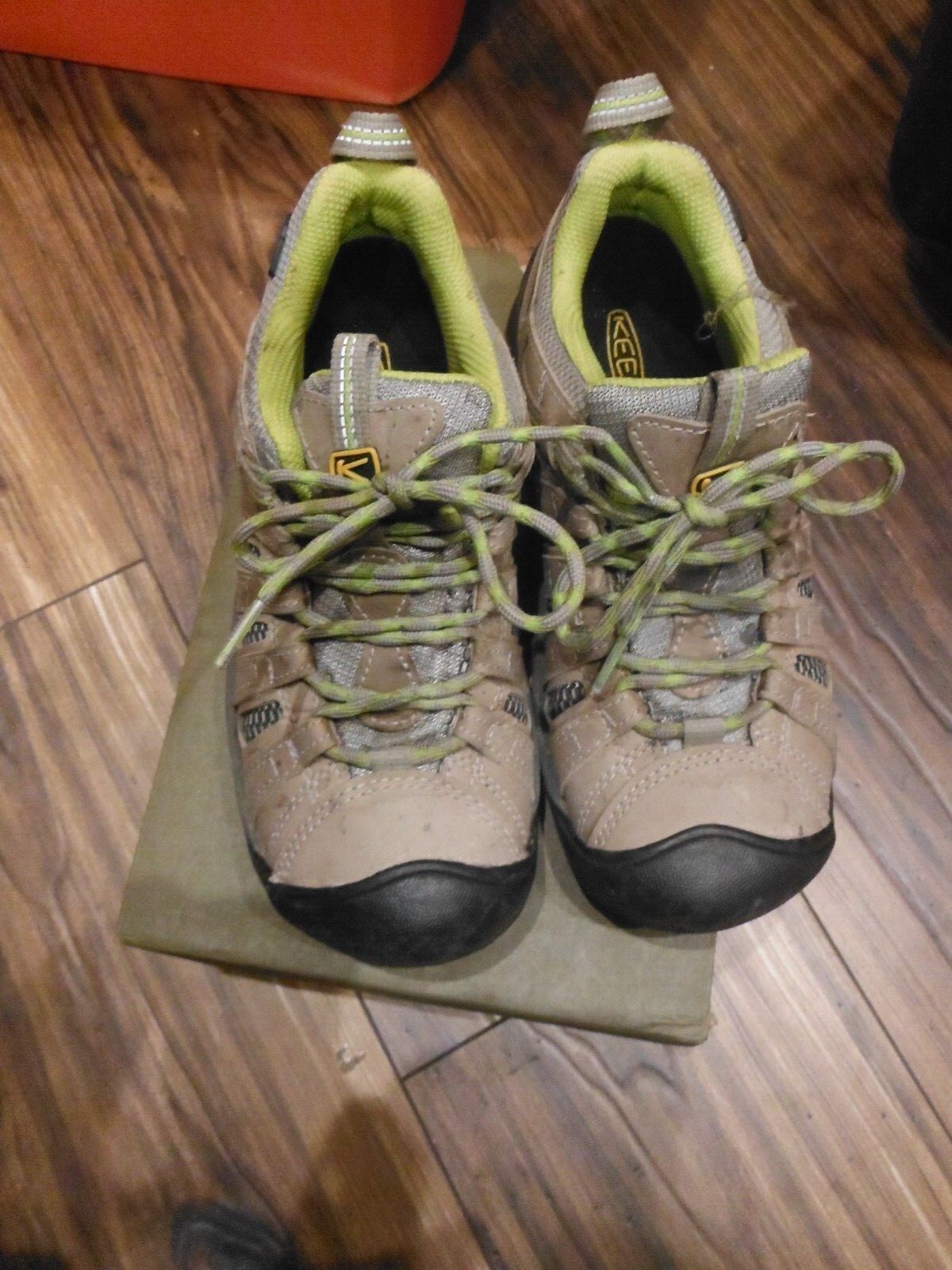 Scarpe da ginnastica Keen Voyageur grigio neutro e verde lime da donna US 6 5