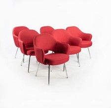 Sillón ejecutivo Knoll Saarinen años 2010 en tela roja con patas tubulares de acero