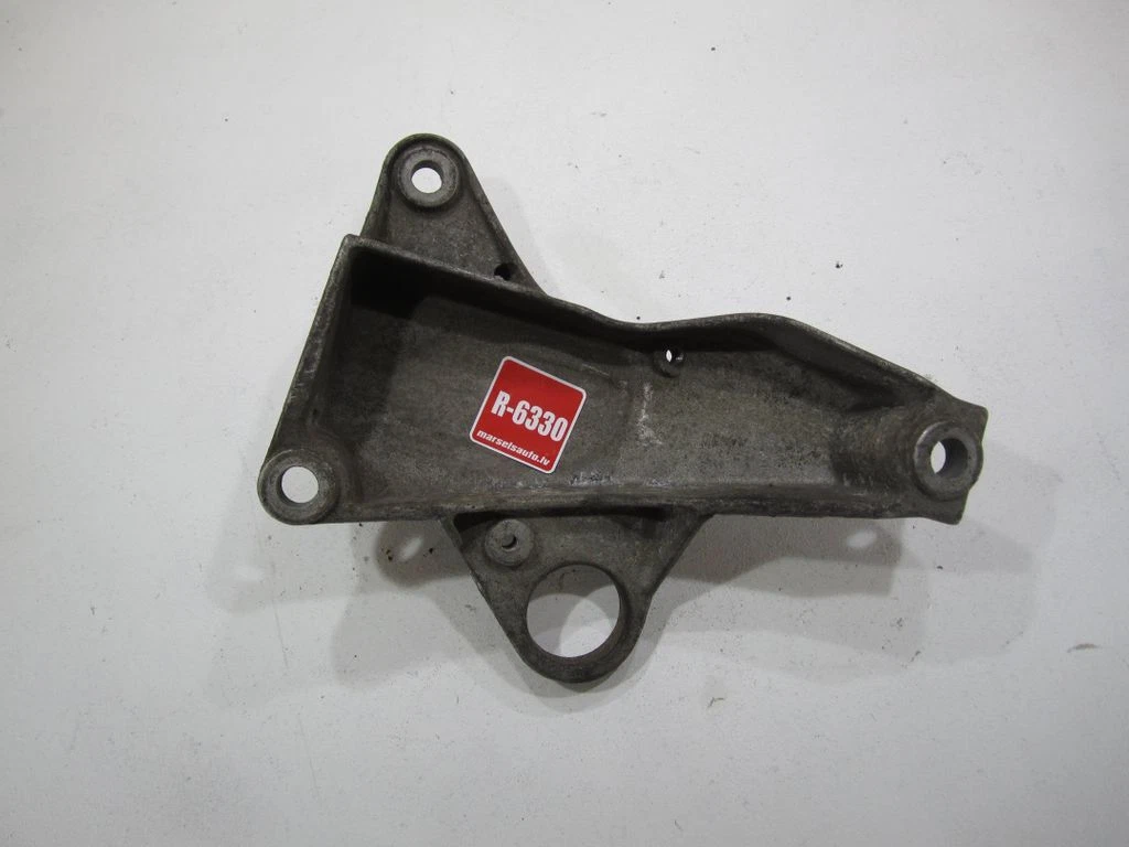 Audi A4 S4 B5 8D 1999 Gearbox mounting bracket 8D0399114R MRS10215 