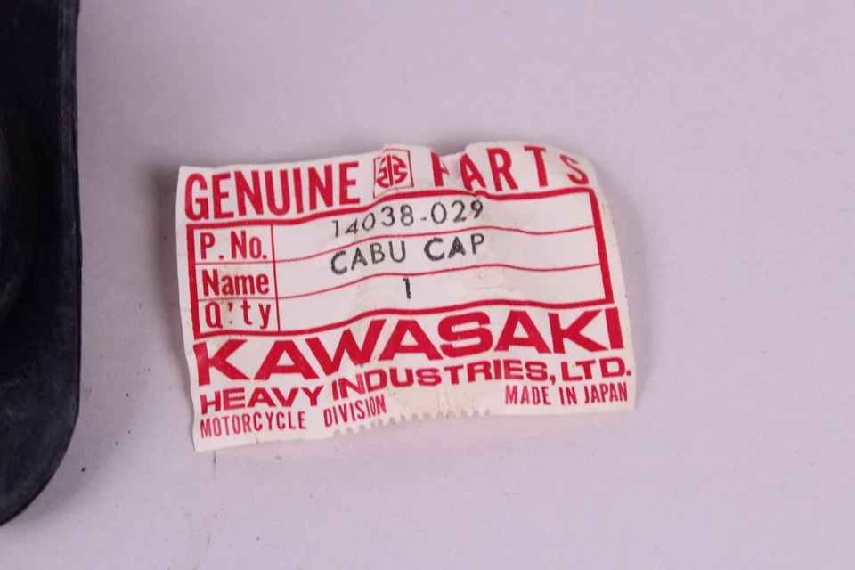 1971-1972 KAWASAKI F8 BISON NOS CARBURETOR CAP / CARB COVER - Image 2 of 4