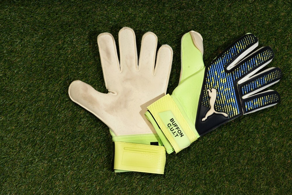 BUFFON GIANLUIGI 2022/2023 MATCH MATCH WORN GLOVES PARMA CALCIO