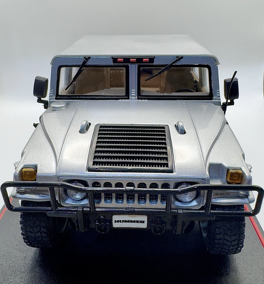 HUMMER H1 Hardtop -Diecast- 1:18 - Silver - MAISTO Premier Collection - Image 4 of 4