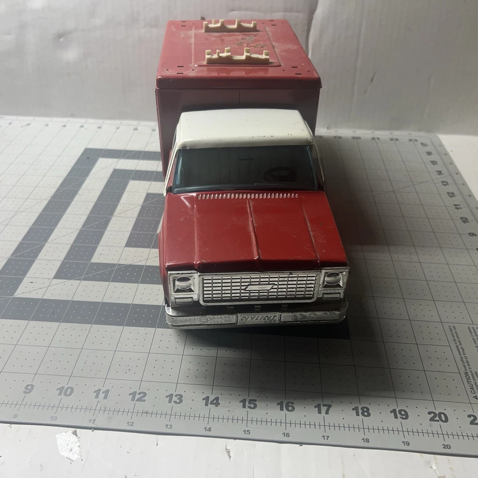 Vintage Nylint Chevy Emergency Truck Red Ambulance #4130  16” Parts Or Repair - Image 3 of 4