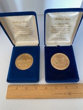 Juego de Medalla al Mérito de la Fuerza de Tarea Presidencial Ronald Reagan y George Bush con Estuches