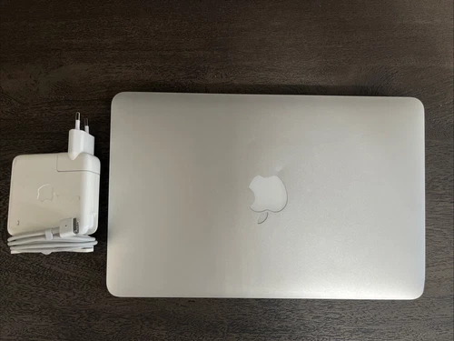 Apple MacBook Air A1370 /11,6 Zoll / Intel Core i7/4GB RAM/256 GB SSD