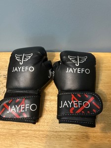 Jayefo  black and red youth boxing gloves JR-6