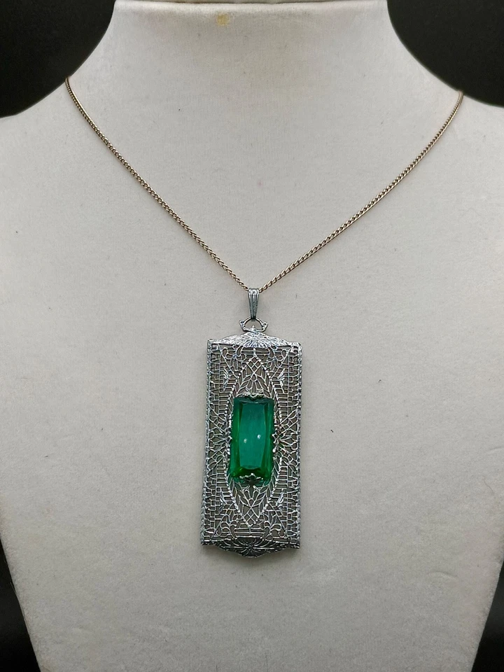 Antiguo Collar Colgante Rectángulo Filigrana Color Esmeralda Chapado en Cromo Foto 3 de 4