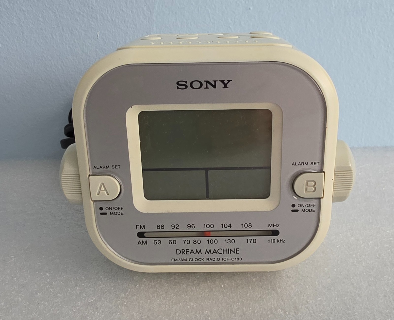 Sony Dream Machine ICF-C180 FM/AM Clock Radio Dual Alarm Tested Works White