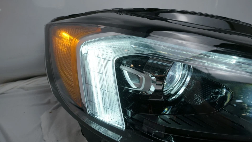 Faro LED Ford Edge Sport 2019-2024 negro borde lado derecho OEM pestañas rotas Foto 2 de 4