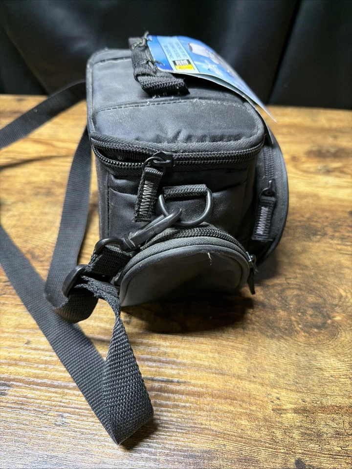 Estuche mediano para cámara/videocámara Case Logic TBC5, negro con interior azul Foto 3 de 4