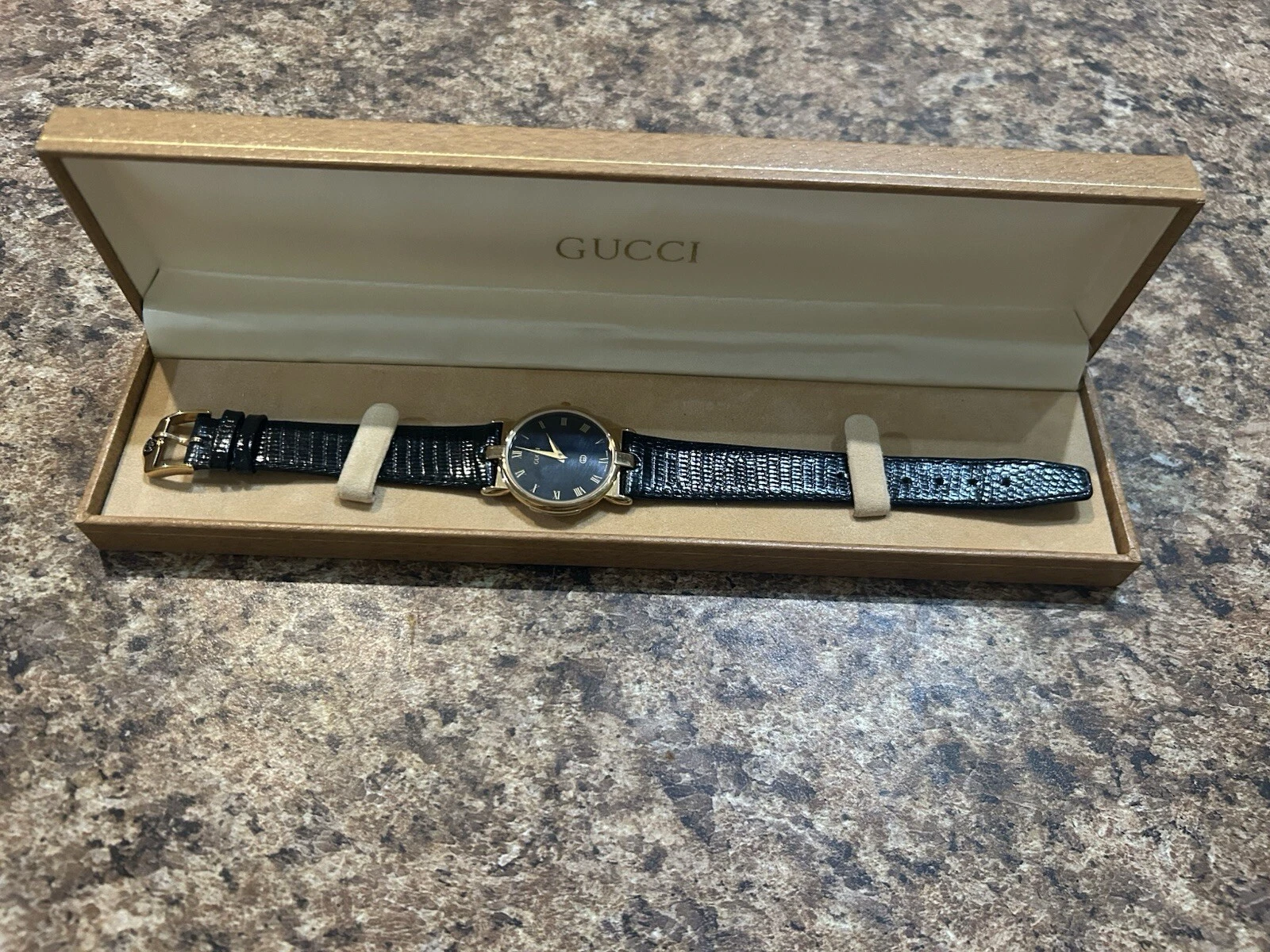 LIRE ! Montre Gucci 3400M vintage unisexe quartz doré 32 mm neuve mais gravée