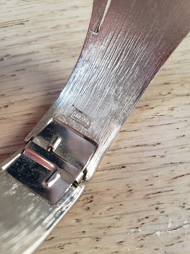 VTG CROWN TRIFARI HINGED CUFF BRACELET BRUSHED SILVER TONE CIRCA 1960 - Picture 9 of 10
