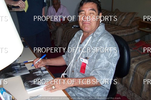 RUBEN OLIVARES AUTOGRAPHED BOXING COLLECTION GLOVE & 3 PHOTOS "RARE" W/PROOF - Picture 6 of 6