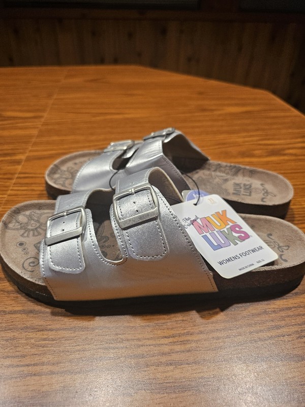 Women's Genuine Suede  Muk-Luk Sandals Sz 11