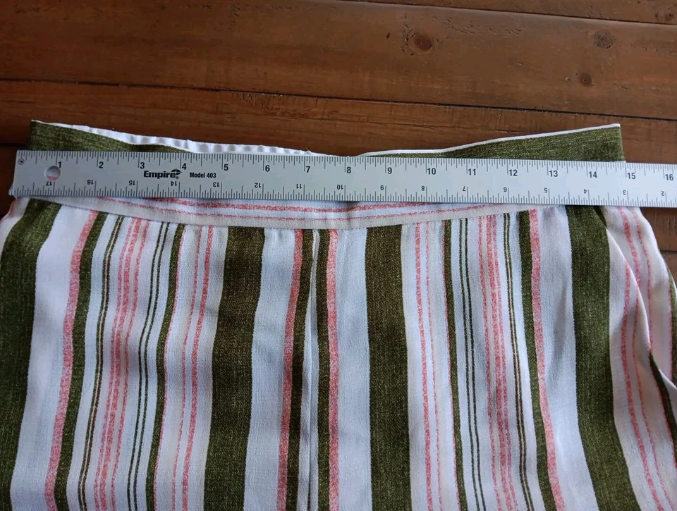 Shorts Cremieux Feminino Tamanho P Verde Branco Coral Listrado Zíper Lateral com Bolsos Excelente Estado Usado - Imagem 2 de 4