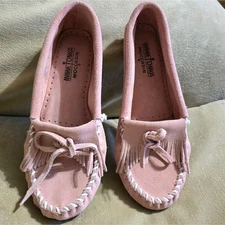 Minnetonka Moccasin Kitty Moc Suede Shoes Pink Size 9.5M