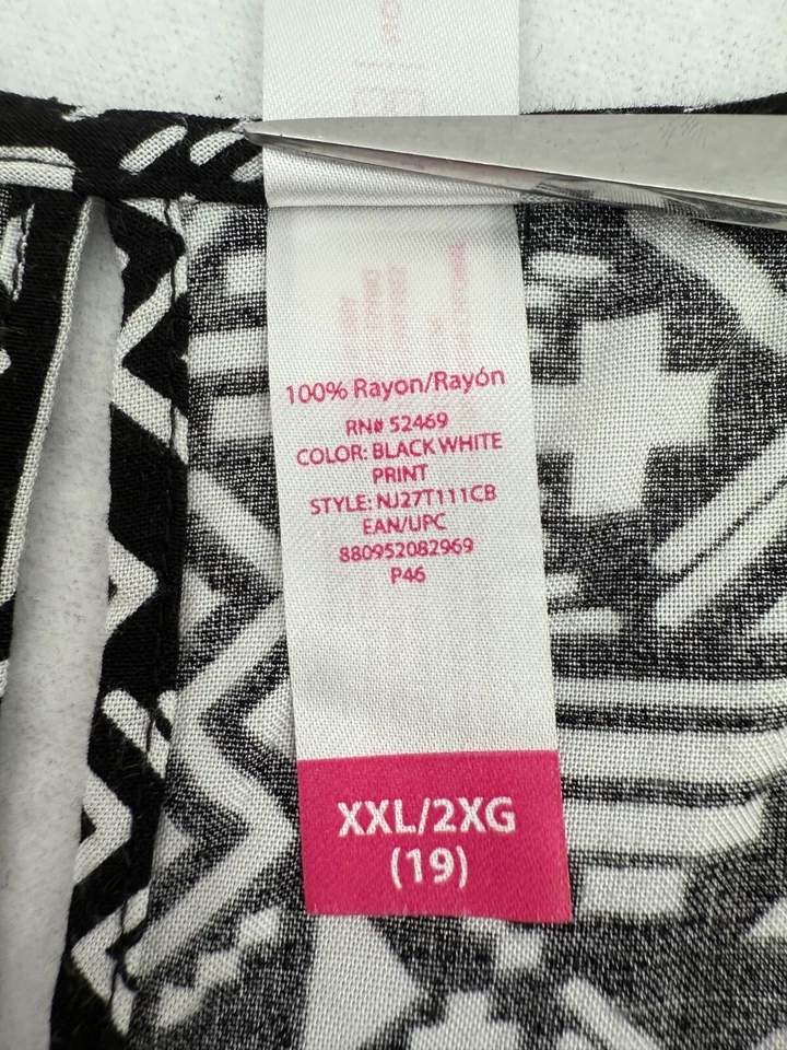 No Boundaries Sz XXL (19) Cami Top Black White Geo Print Pink Straps Pre-Owned - Image 4 of 4